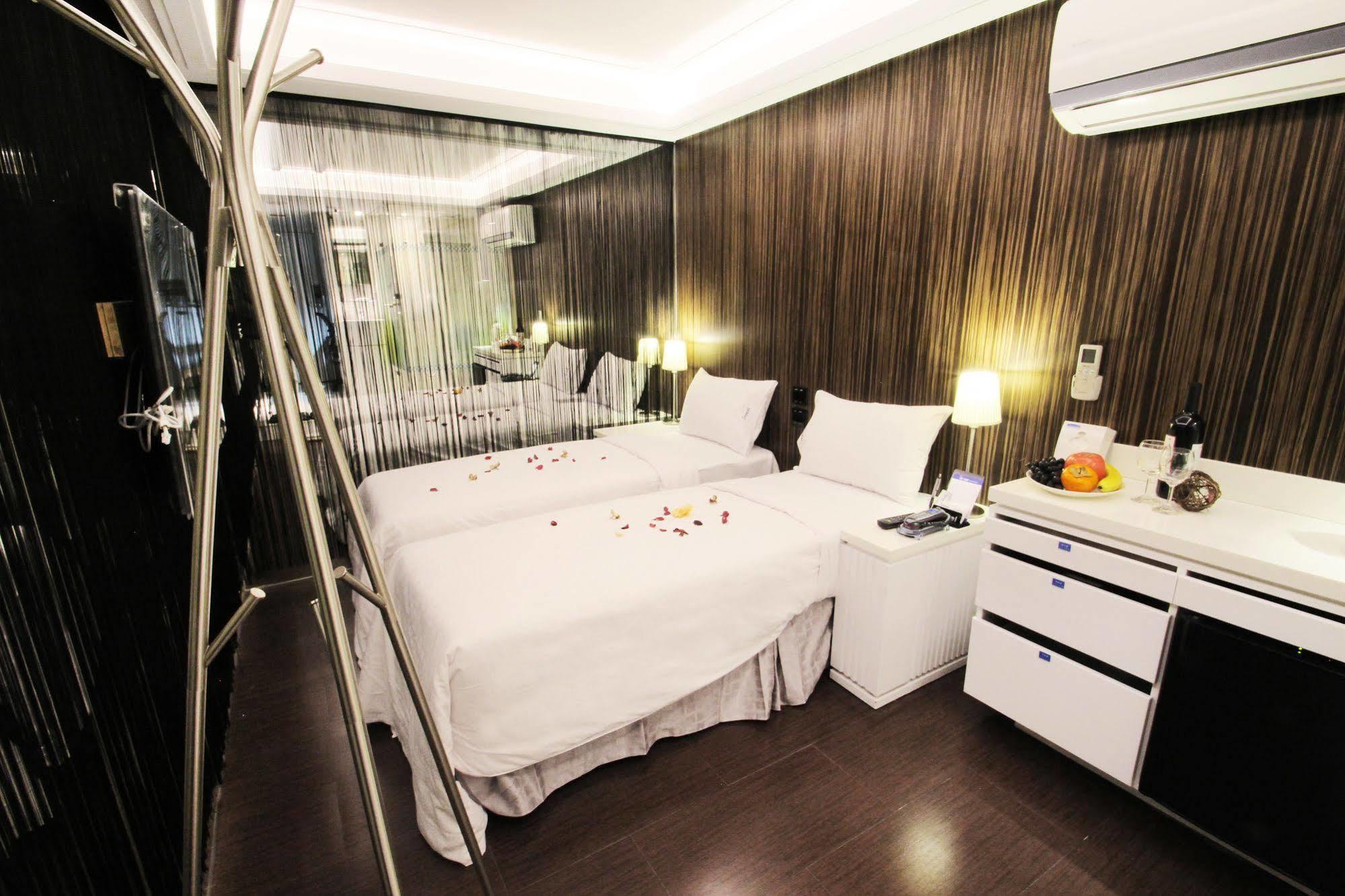 I Hotel - Taoyuan Exterior photo